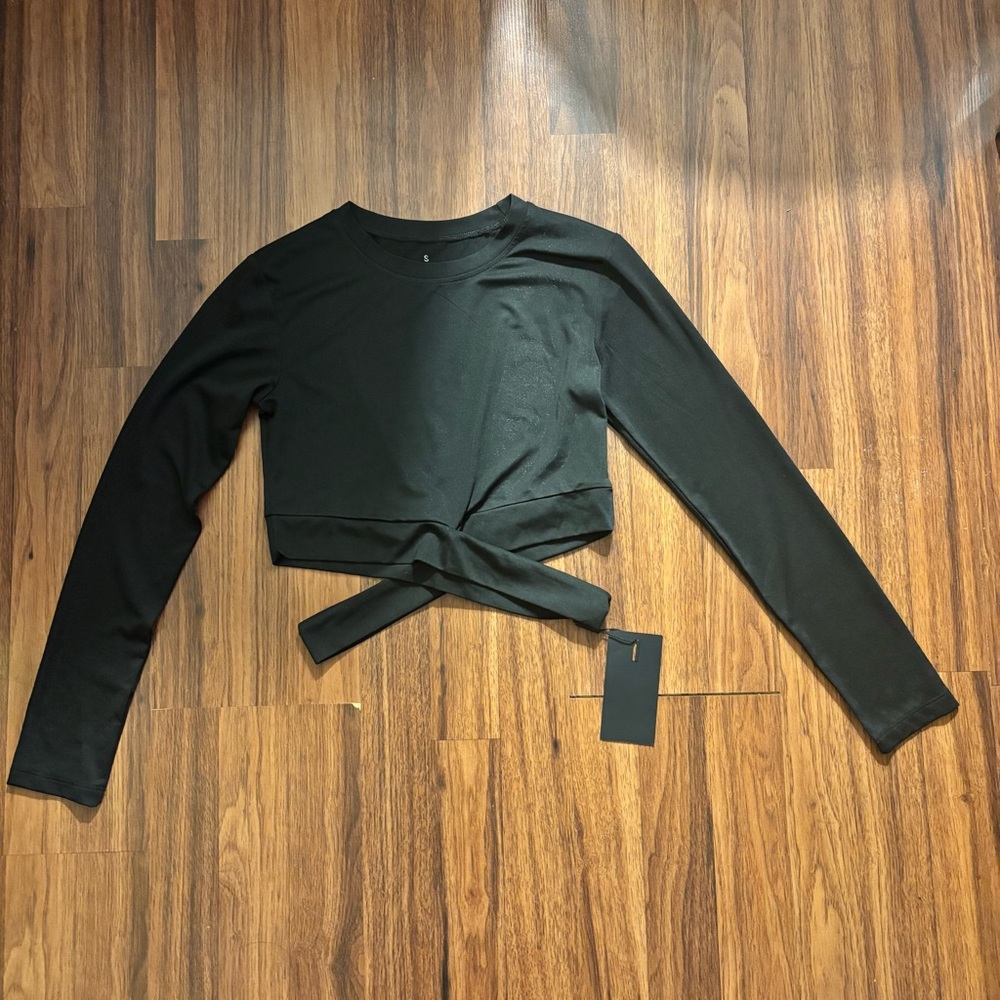 BNWT NVGTN Black Active Long Sleeve Crop Top - Small